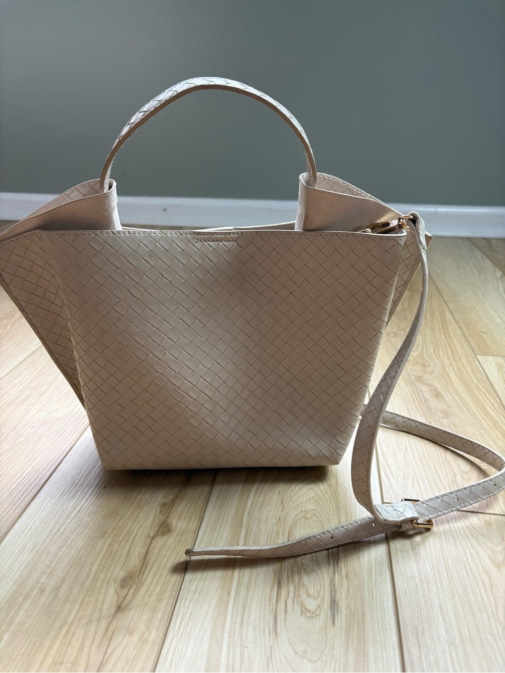 House of Harlow 1960 Cream Woven Crossbody Tote Minimalist Neutral  Classic